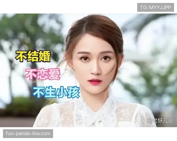 刷到邹敬园的生活照，吃个零食都这么讲究，感觉咱们不是一个世界的人