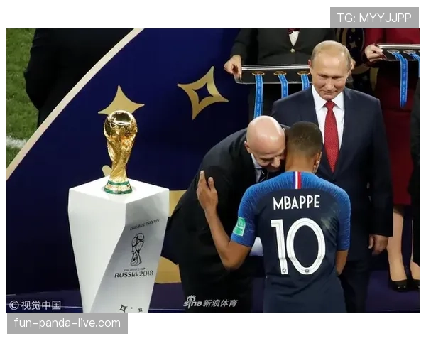 库尔图瓦的金手套含金量：解析他在2018世界杯与比利时黄金一代中的支柱作用